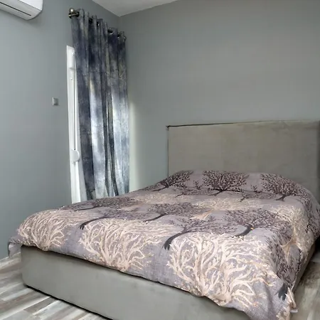 Luxury St Demetrios Downtown Apartment *